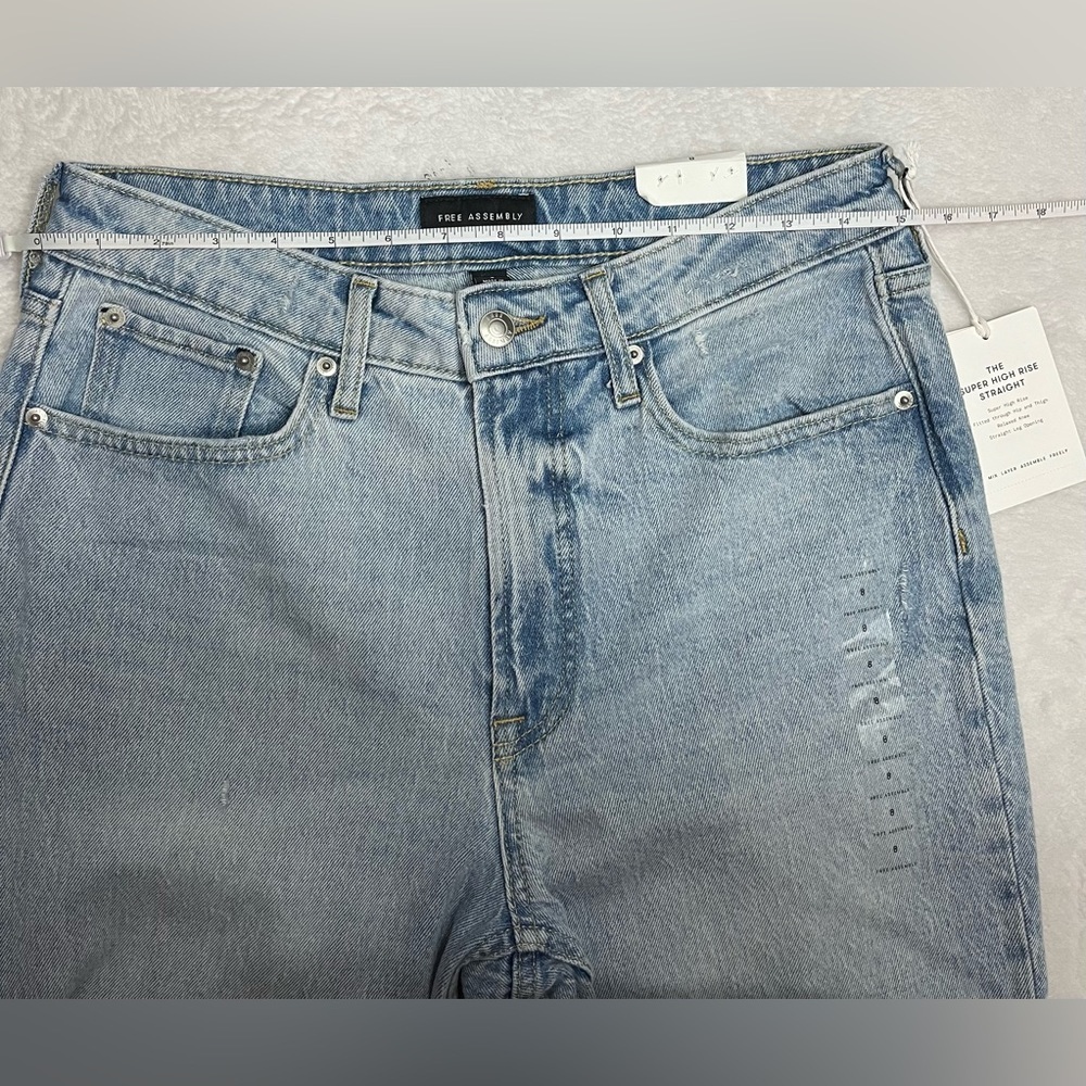 Free Assembly Woman’s Sz 8 denim jeans super high rise straight w/distressing - Picture 8 of 9